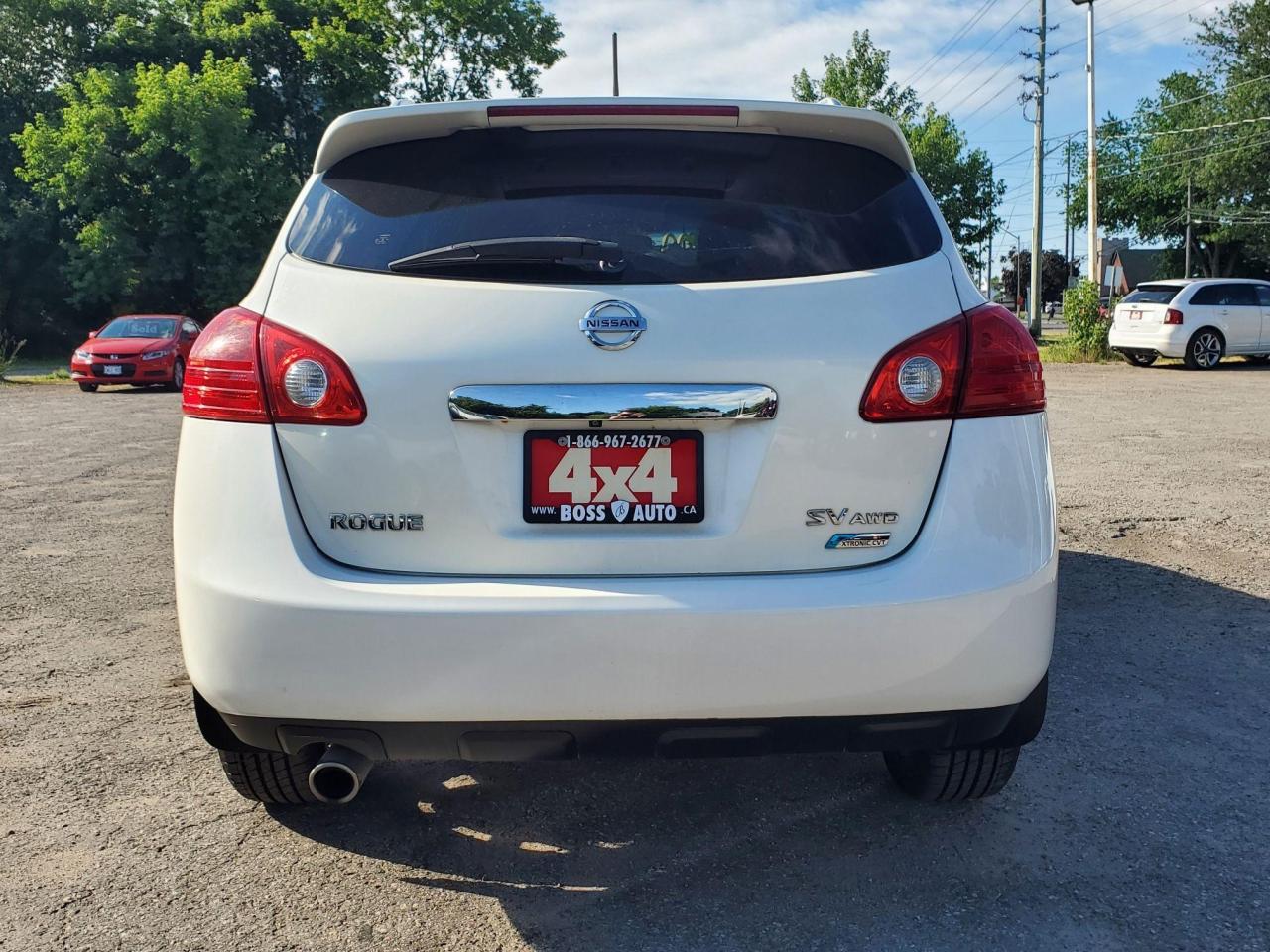 2012 Nissan Rogue SV AWD Photo3