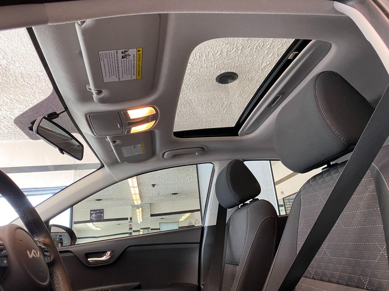 2022 Kia Rio LX+Sunroof+ApplePlay+BlindSpot+Clean Carfax Photo12