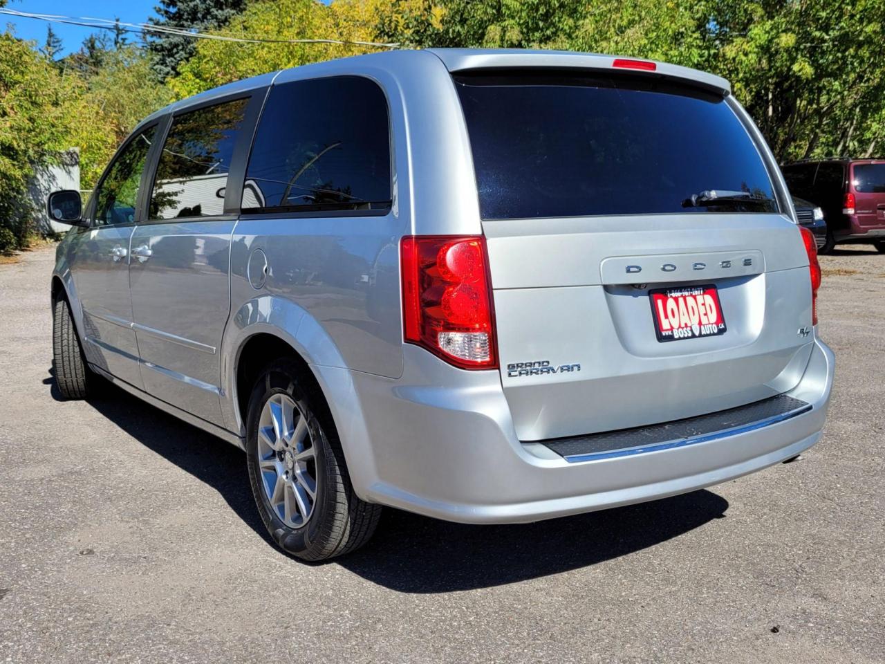 2011 Dodge Grand Caravan R/T Photo2