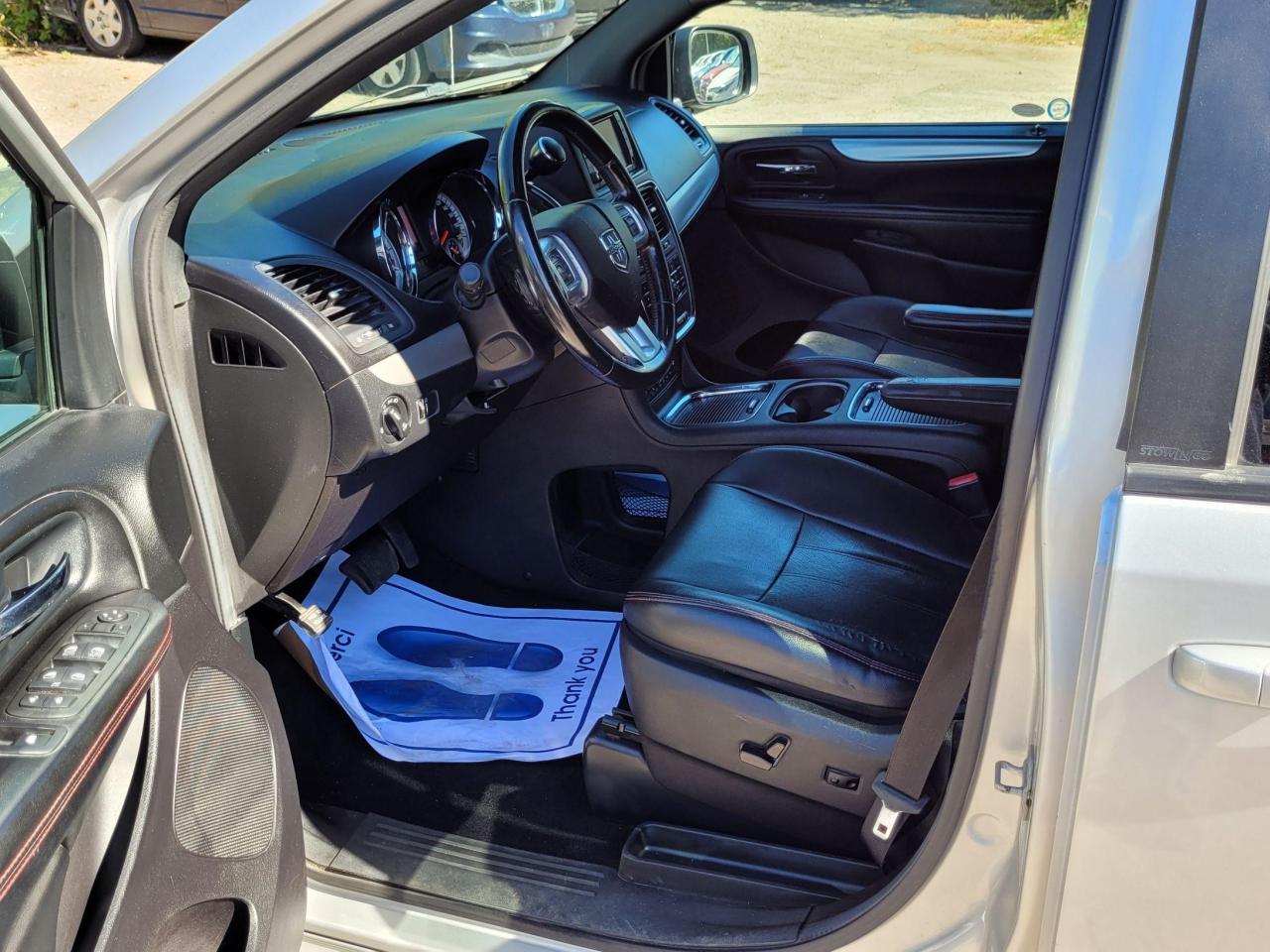 2011 Dodge Grand Caravan R/T Photo