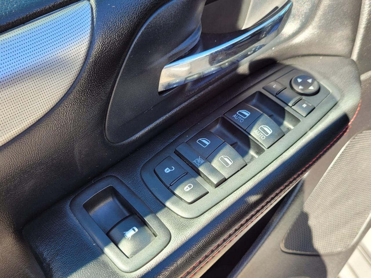 2011 Dodge Grand Caravan R/T Photo