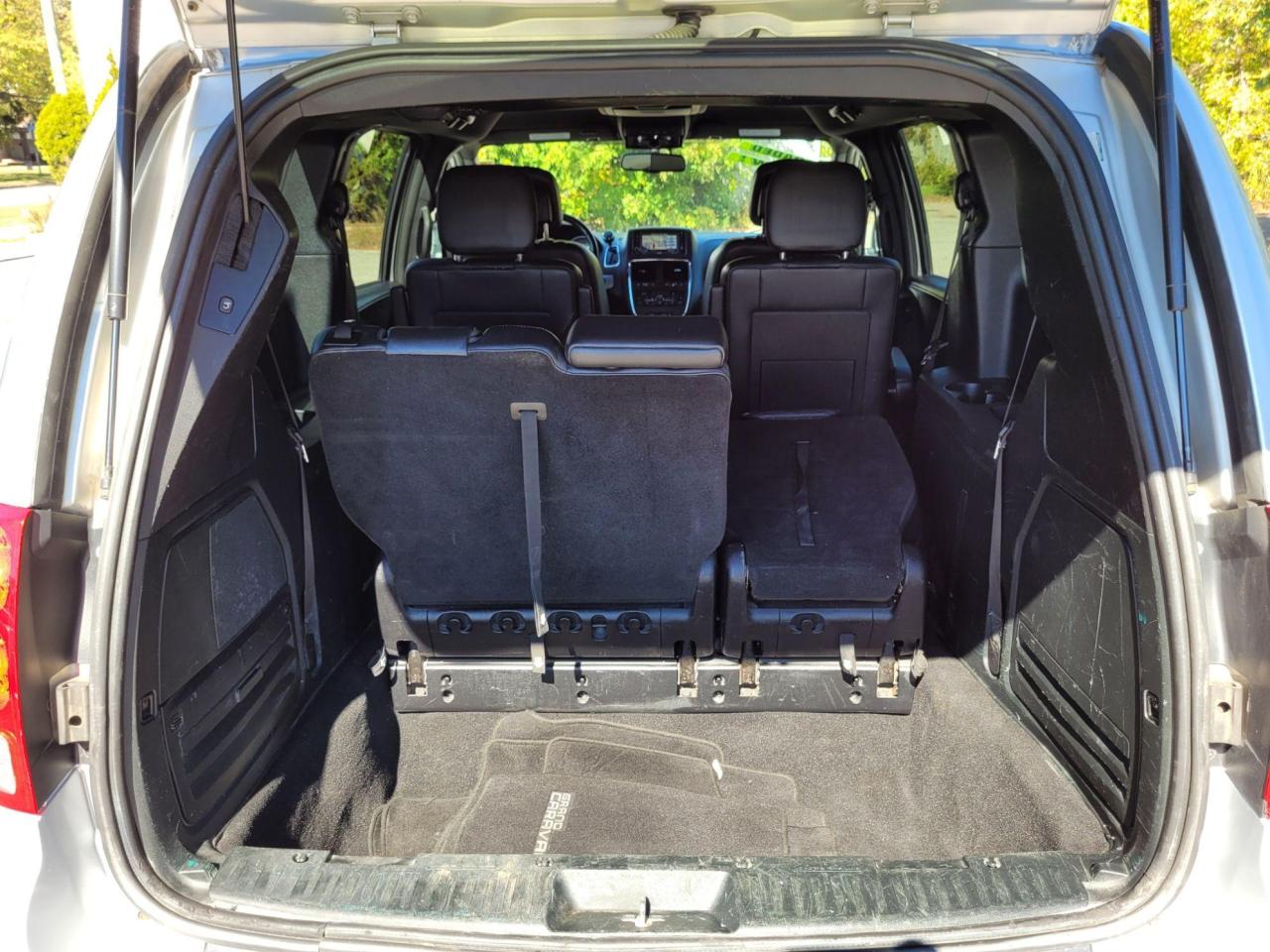 2011 Dodge Grand Caravan R/T Photo