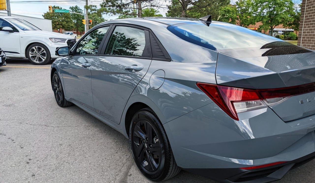 2021 Hyundai Elantra Preferred IVT Photo3