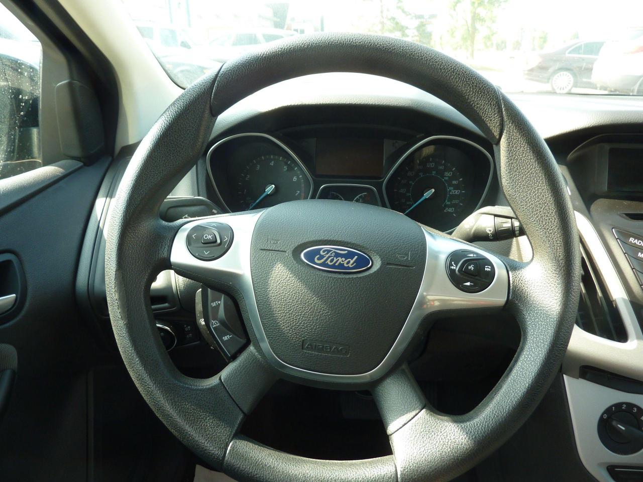 2014 Ford Focus SE - Photo #12
