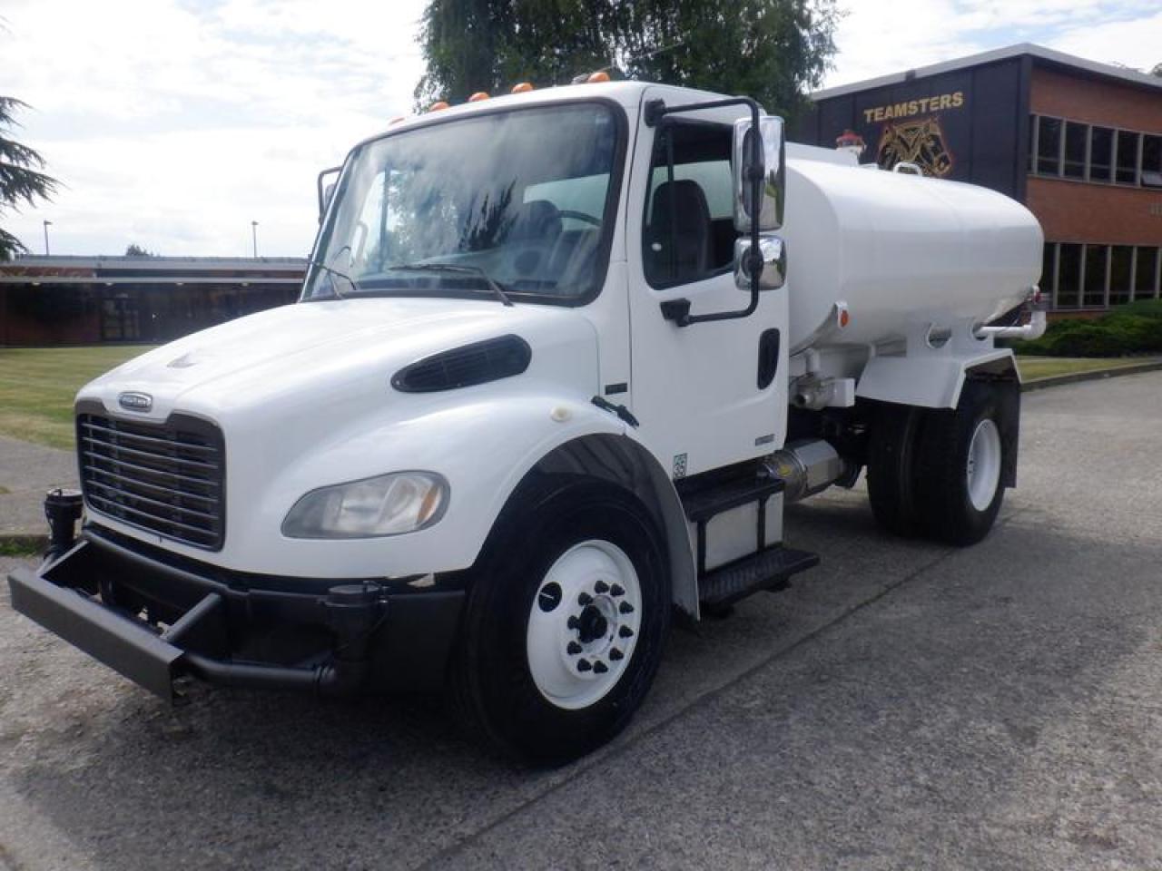 Used 2007 Freightliner M2 106 MEDIUM DUTY Water Tanker Diesel for sale in Burnaby, BC