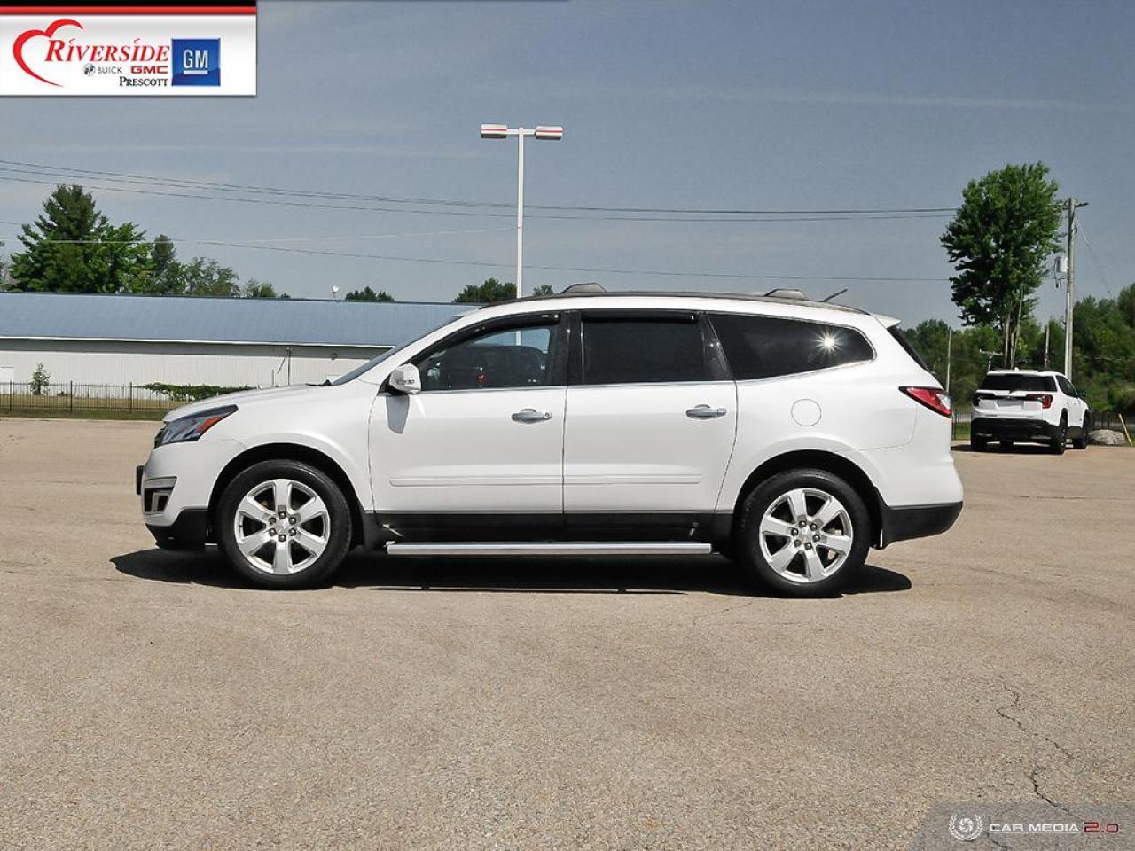 2017 Chevrolet Traverse 1LT Photo2