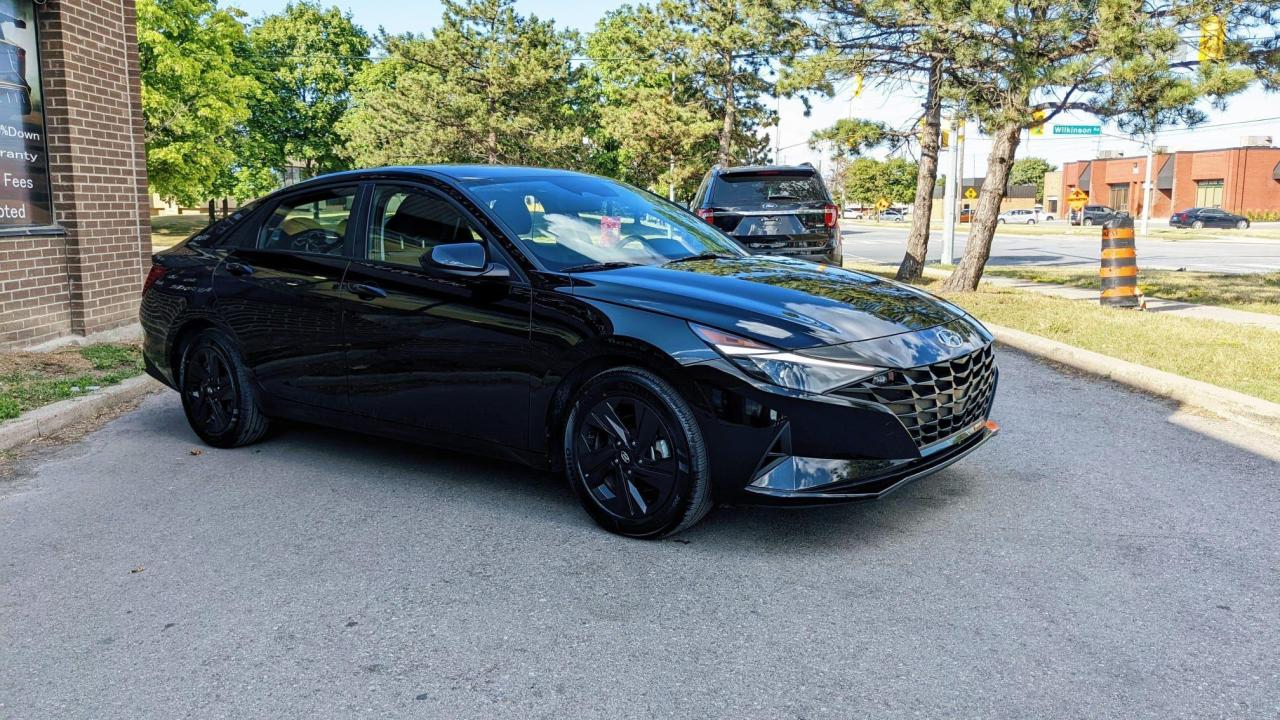 2022 Hyundai Elantra Preferred IVT Photo2