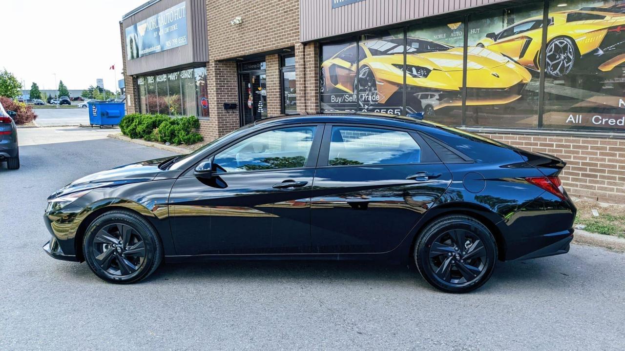 2022 Hyundai Elantra Preferred IVT Photo3