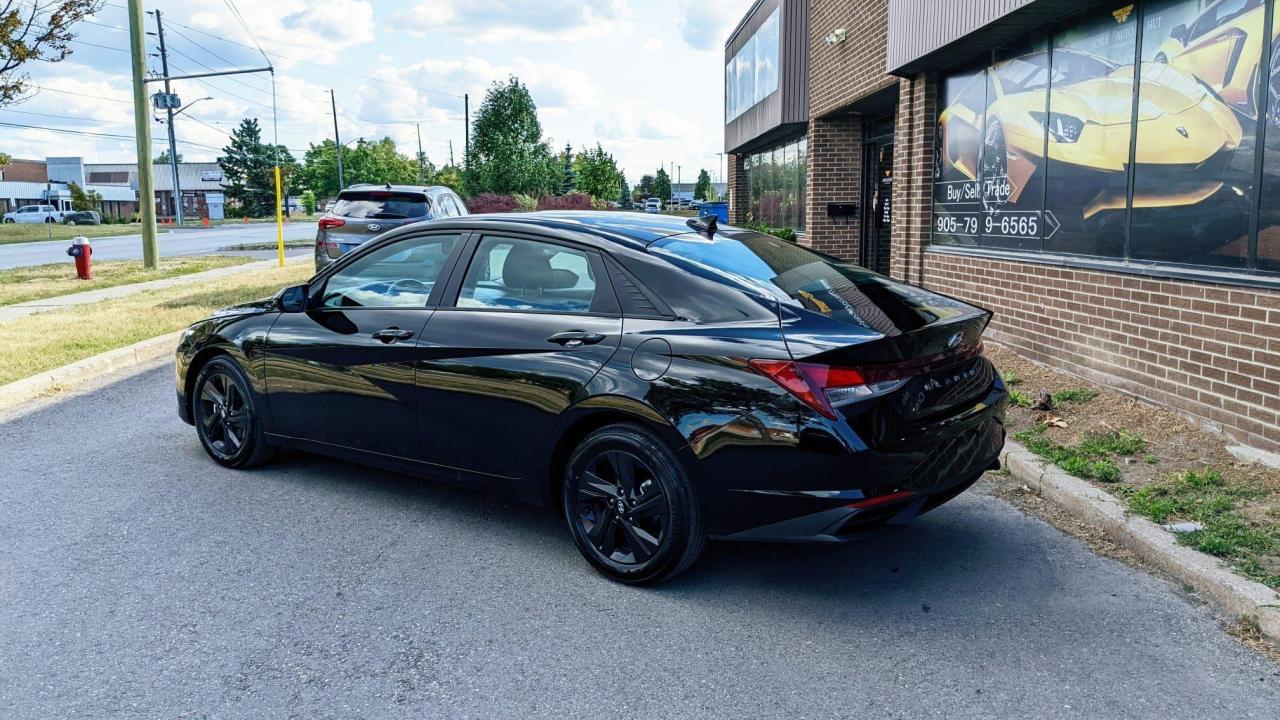 2022 Hyundai Elantra Preferred IVT Photo4