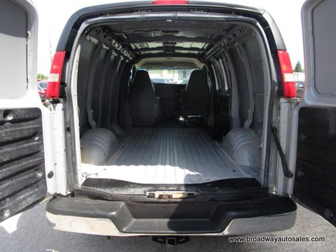 2015 Chevrolet Express 3/4 TON CARGO MOVING 2 PASSENGER 4.8L - V8.. SHORTY.. BARN-DOOR-ENTRANCES.. CD/AUX INPUT.. KEYLESS ENTRY.. AIR CONDITIONING.. TOW SUPPORT.. Photo