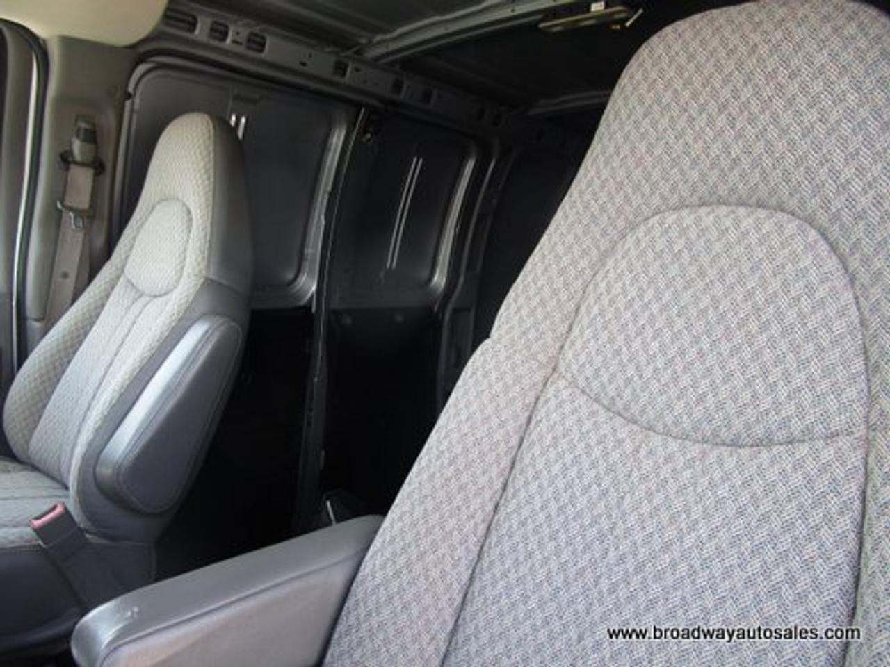 2015 Chevrolet Express 3/4 TON CARGO MOVING 2 PASSENGER 4.8L - V8.. SHORTY.. BARN-DOOR-ENTRANCES.. CD/AUX INPUT.. KEYLESS ENTRY.. AIR CONDITIONING.. TOW SUPPORT.. Photo