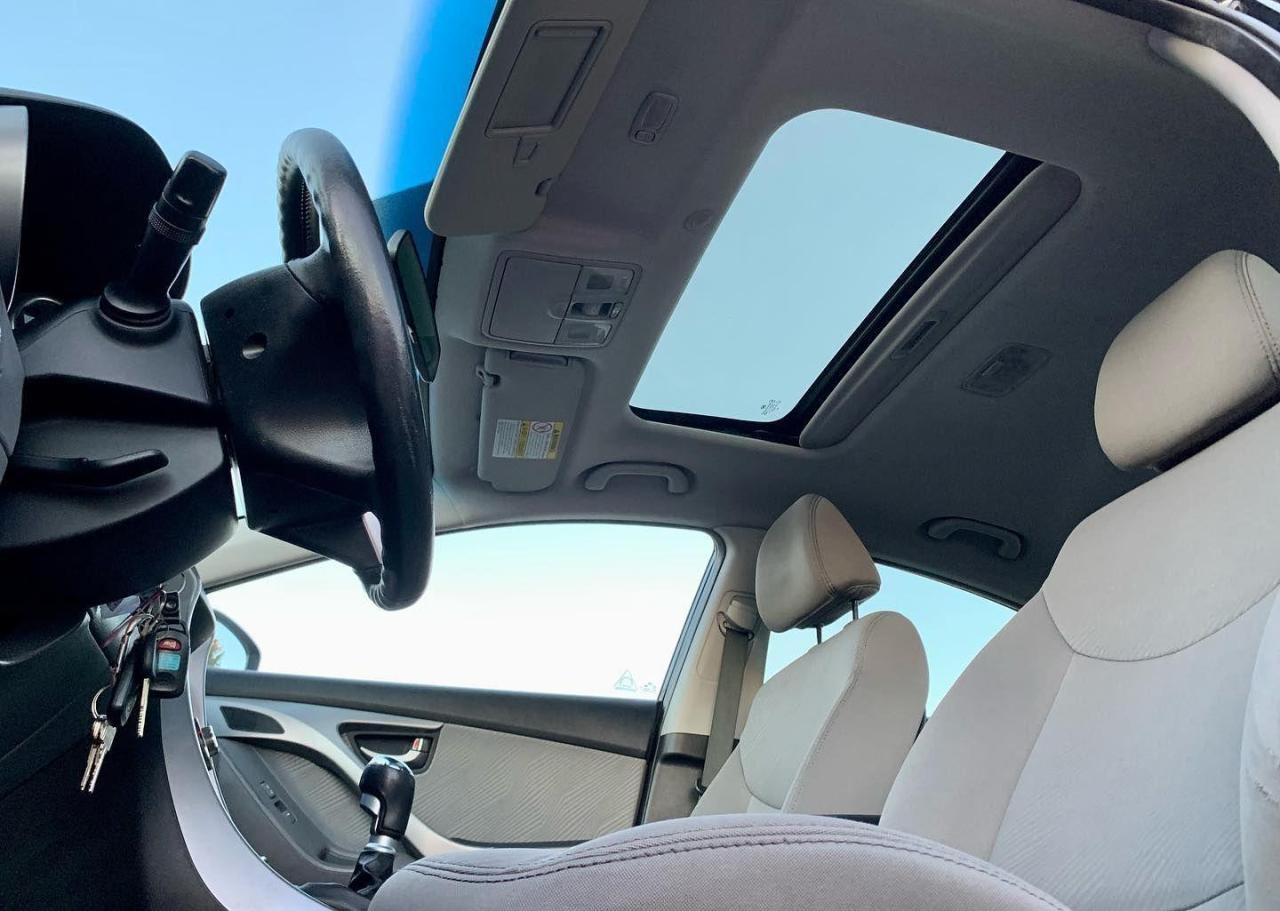 2013 Hyundai Elantra 4dr Sdn Man GLS Photo2