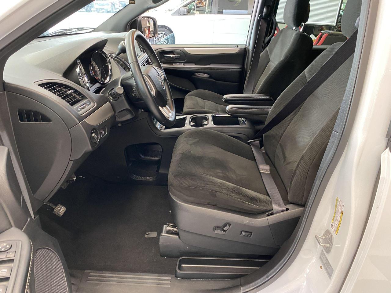 2015 Dodge Grand Caravan SXT Premium Plus+Power Doors+DVD+GPS+CLEAN CARFAX - Photo #19