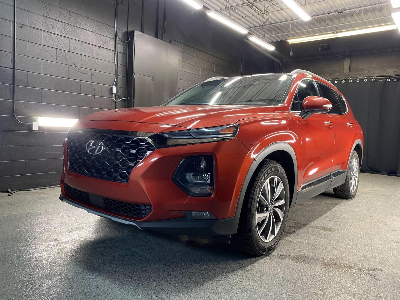 2019 Hyundai Santa Fe 2.0T Luxury AWD / Low KMS / Clean CarFax - Photo #1