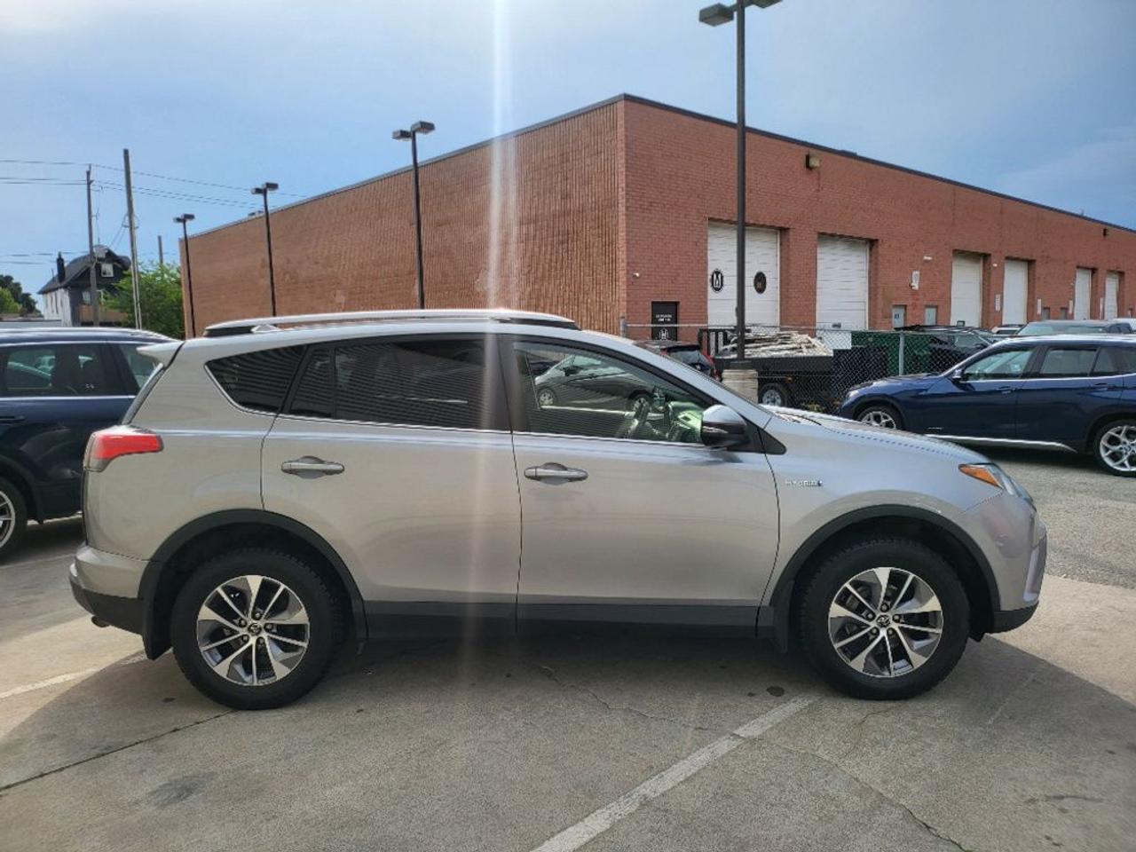 2017 Toyota RAV4 Hybrid XLE AWD -CAMERA-SUNROOF-1 OWNER-CERTIFIED-FINANCE! Photo