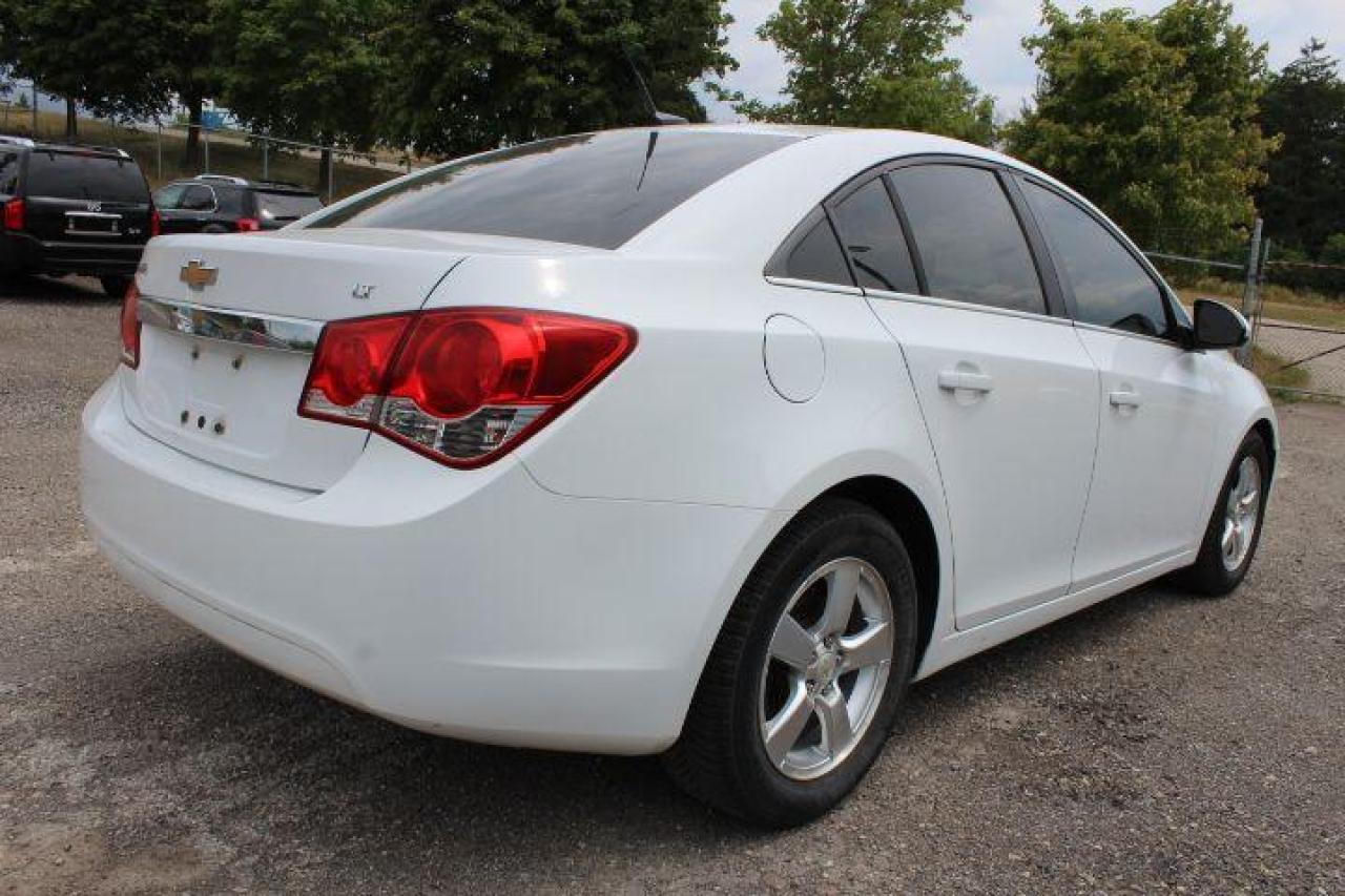 2011 Chevrolet Cruze  Photo2