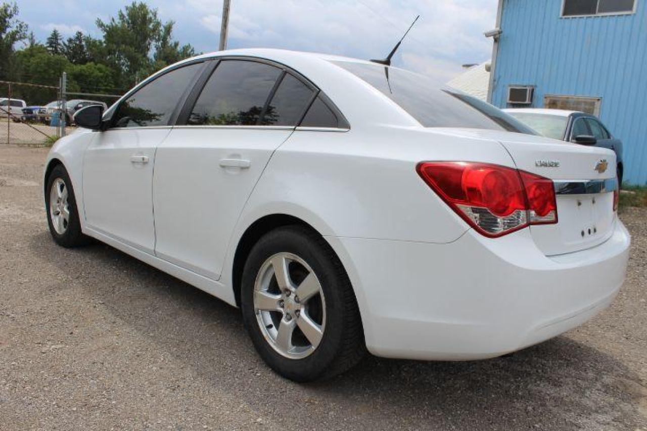 2011 Chevrolet Cruze  Photo3
