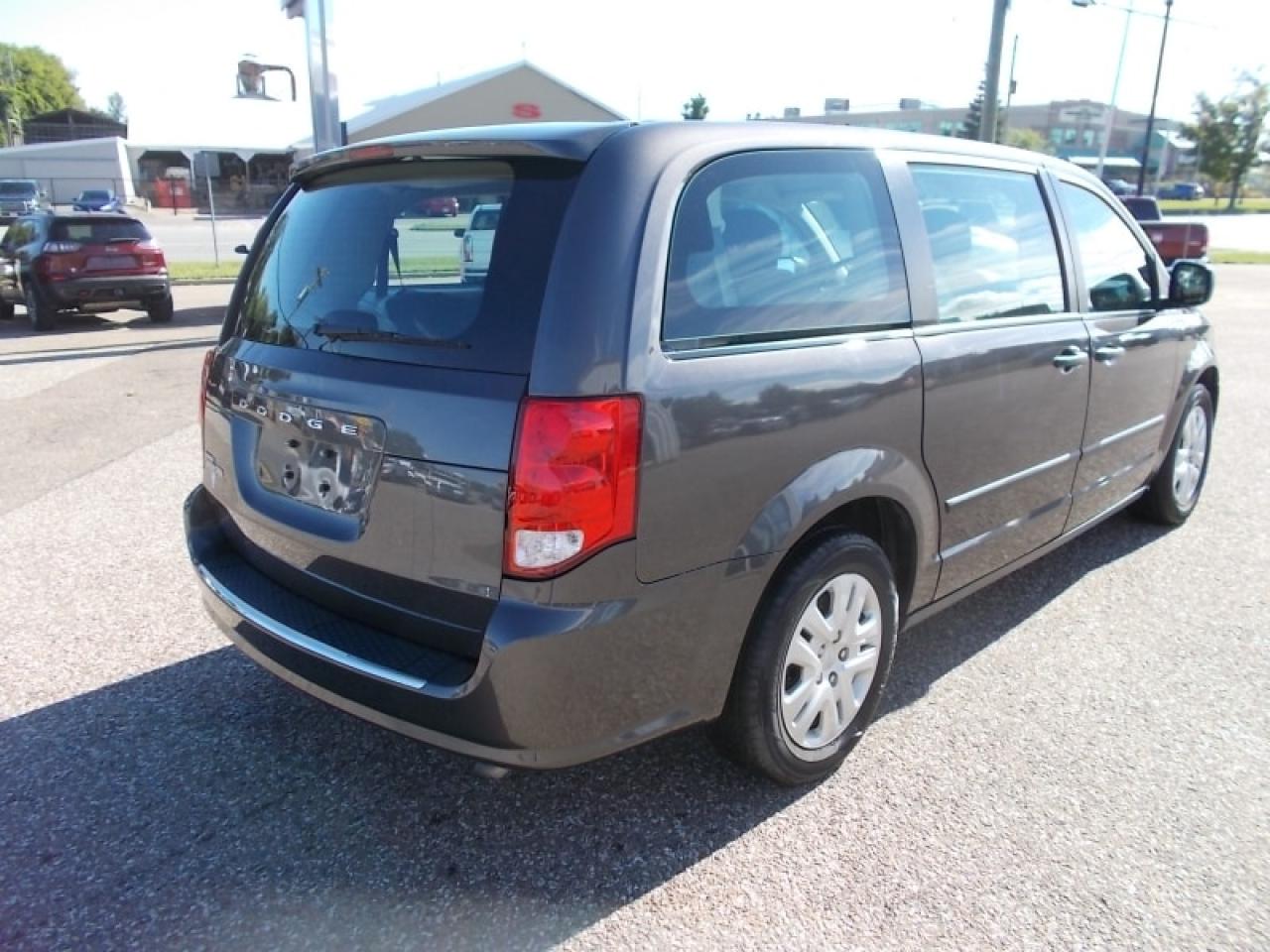2016 Dodge Grand Caravan SE/SXT Photo3