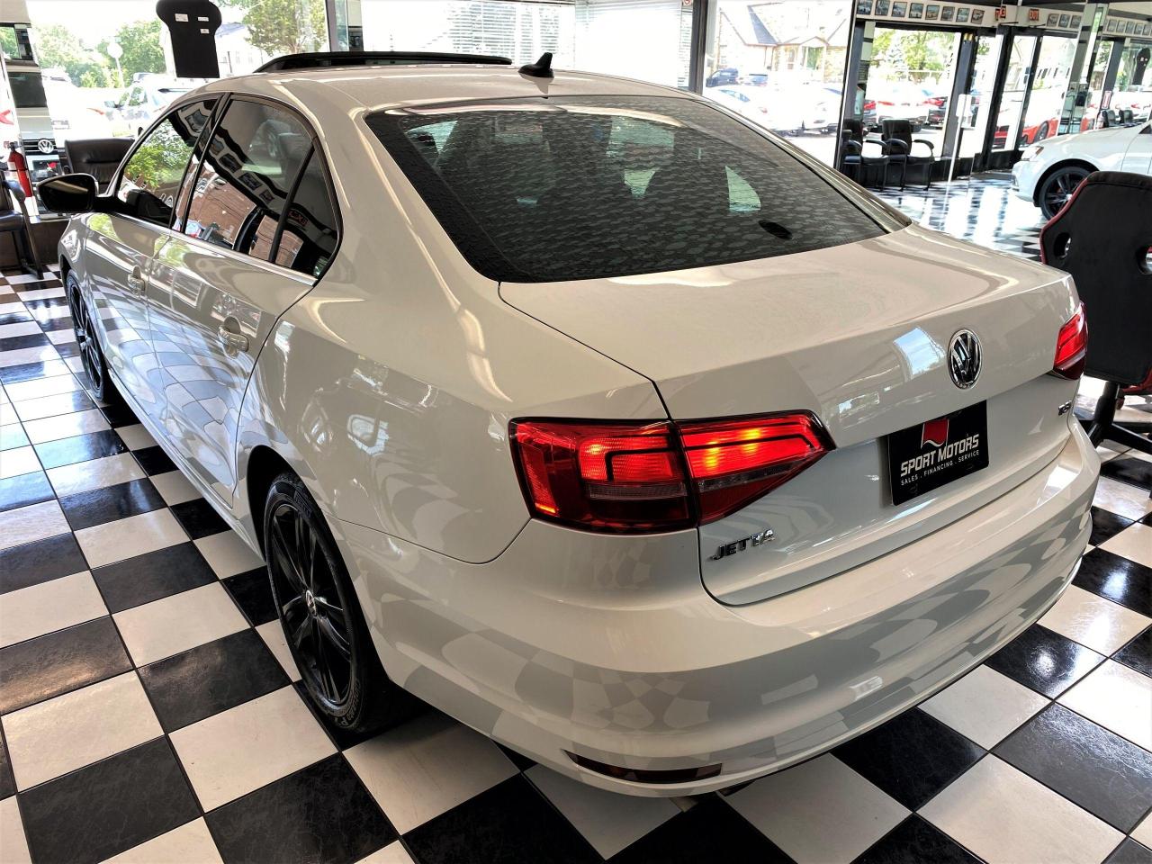 2015 Volkswagen Jetta Highline+ApplePlay+GPS+Blind Spot+Leather+Roof - Photo #2