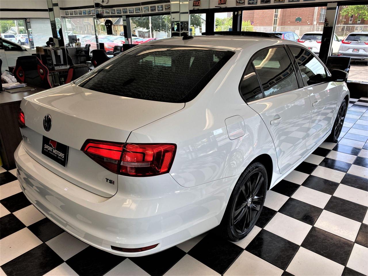 2015 Volkswagen Jetta Highline+ApplePlay+GPS+Blind Spot+Leather+Roof - Photo #4