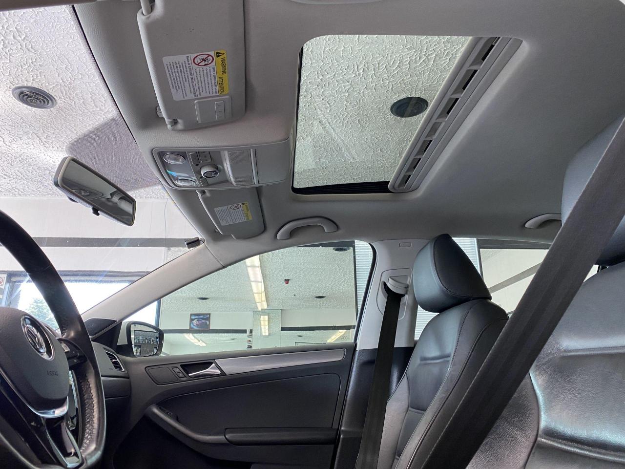 2015 Volkswagen Jetta Highline+ApplePlay+GPS+Blind Spot+Leather+Roof - Photo #11