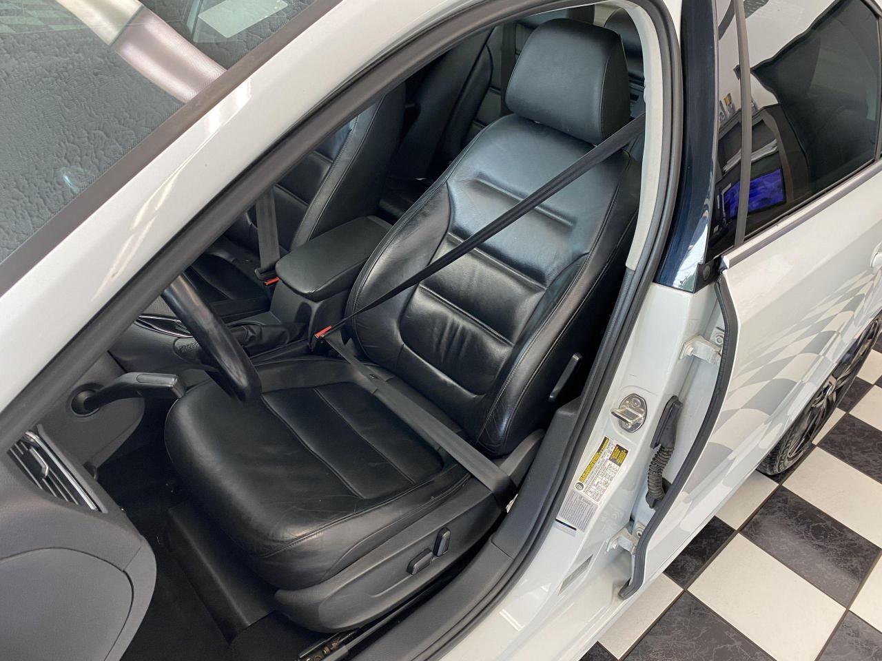 2015 Volkswagen Jetta Highline+ApplePlay+GPS+Blind Spot+Leather+Roof - Photo #18