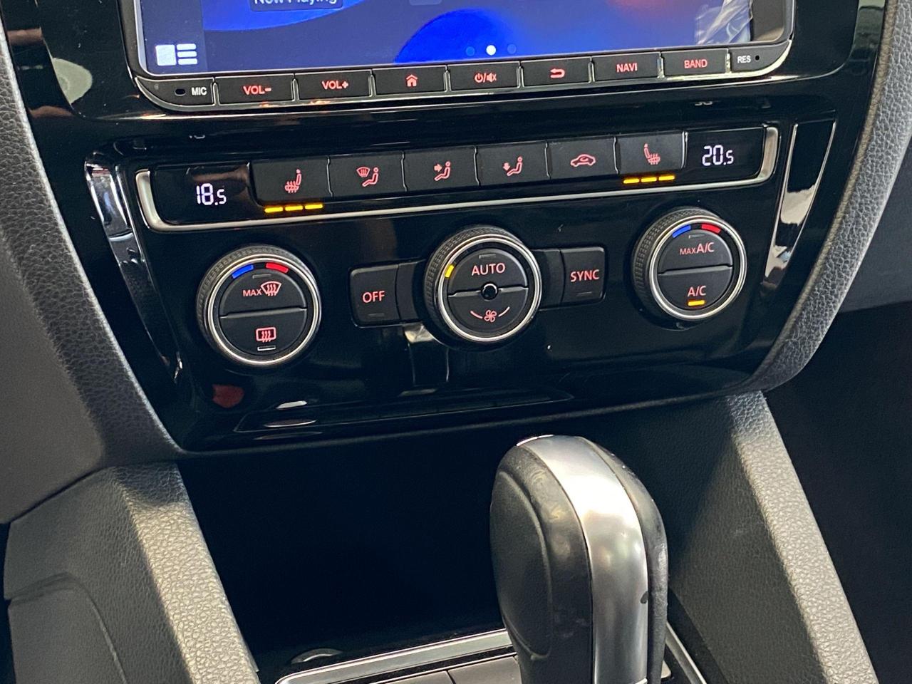 2015 Volkswagen Jetta Highline+ApplePlay+GPS+Blind Spot+Leather+Roof - Photo #32
