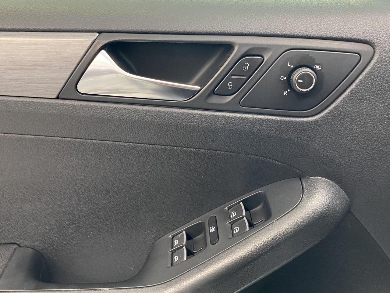 2015 Volkswagen Jetta Highline+ApplePlay+GPS+Blind Spot+Leather+Roof - Photo #40