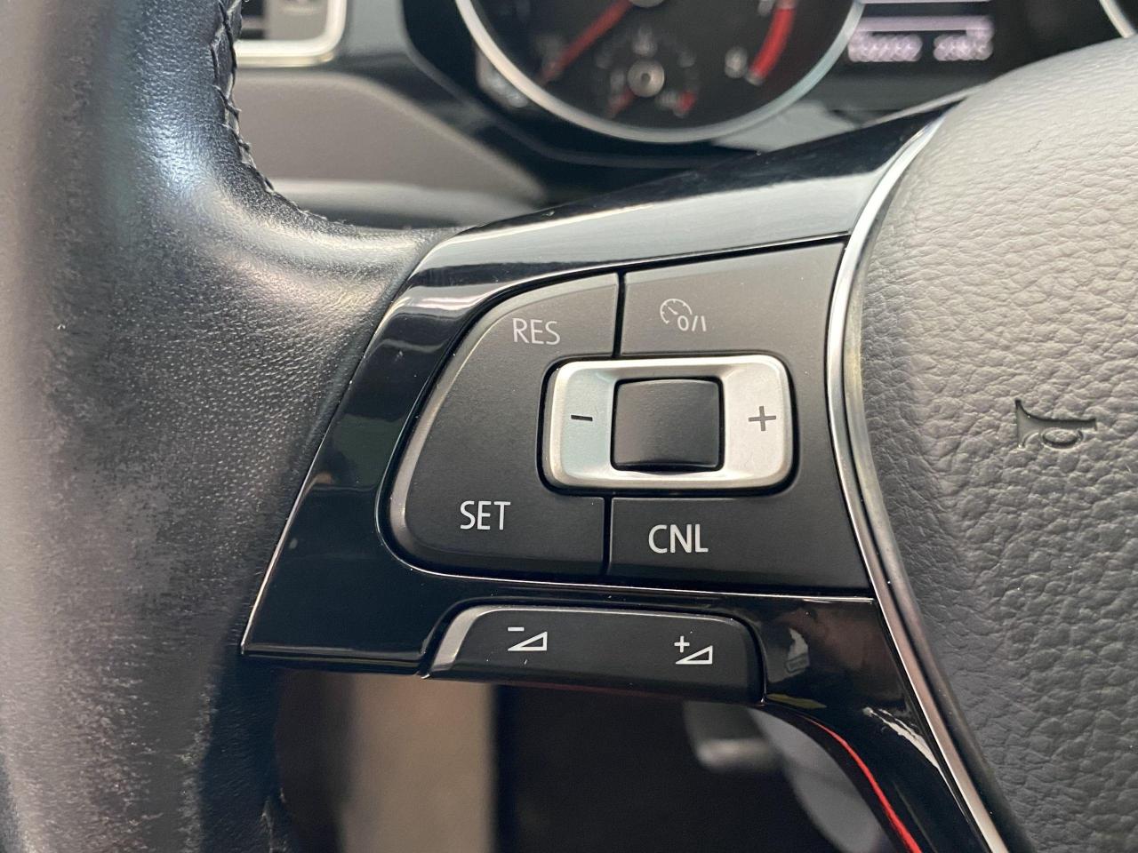 2015 Volkswagen Jetta Highline+ApplePlay+GPS+Blind Spot+Leather+Roof - Photo #45
