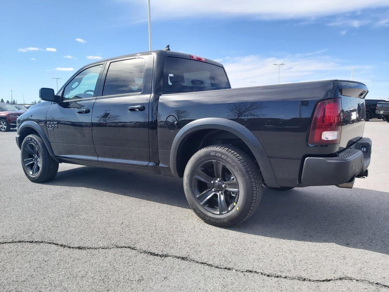 2022 RAM 1500 Classic SLT Photo4