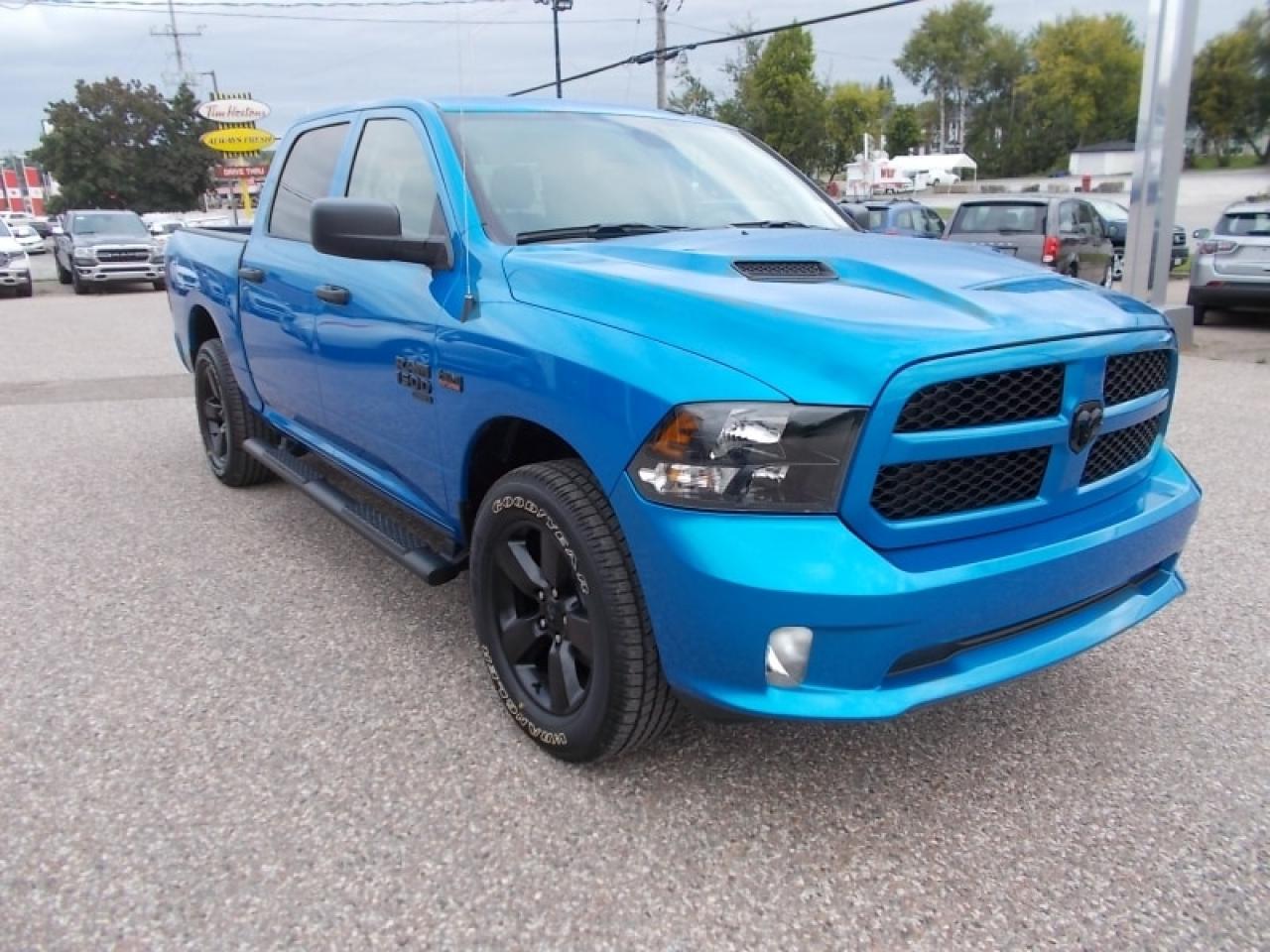 2022 RAM 1500 Classic TRADESMAN Photo2