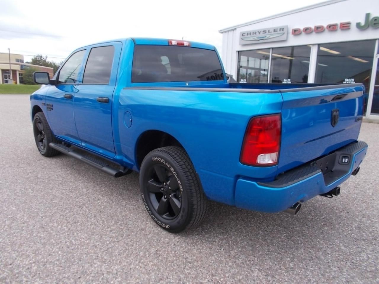 2022 RAM 1500 Classic TRADESMAN Photo4