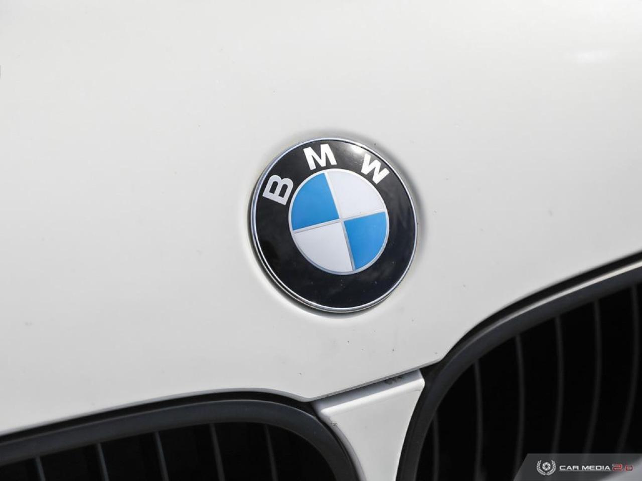 2008 BMW M5 RWD 500HP *Head Up Display, Nav, Red Interior, 99KM* Photo