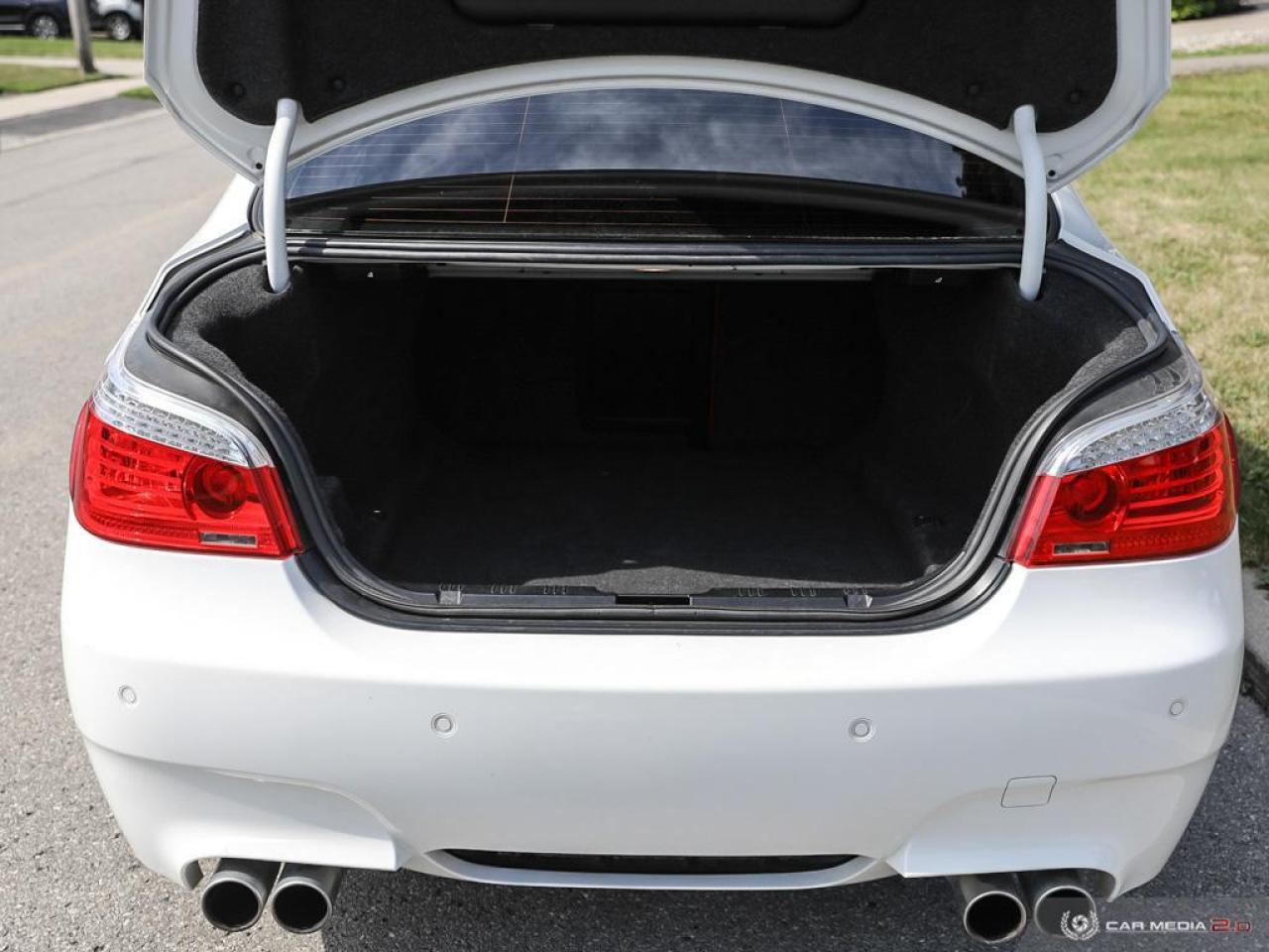 2008 BMW M5 RWD 500HP *Head Up Display, Nav, Red Interior, 99KM* Photo