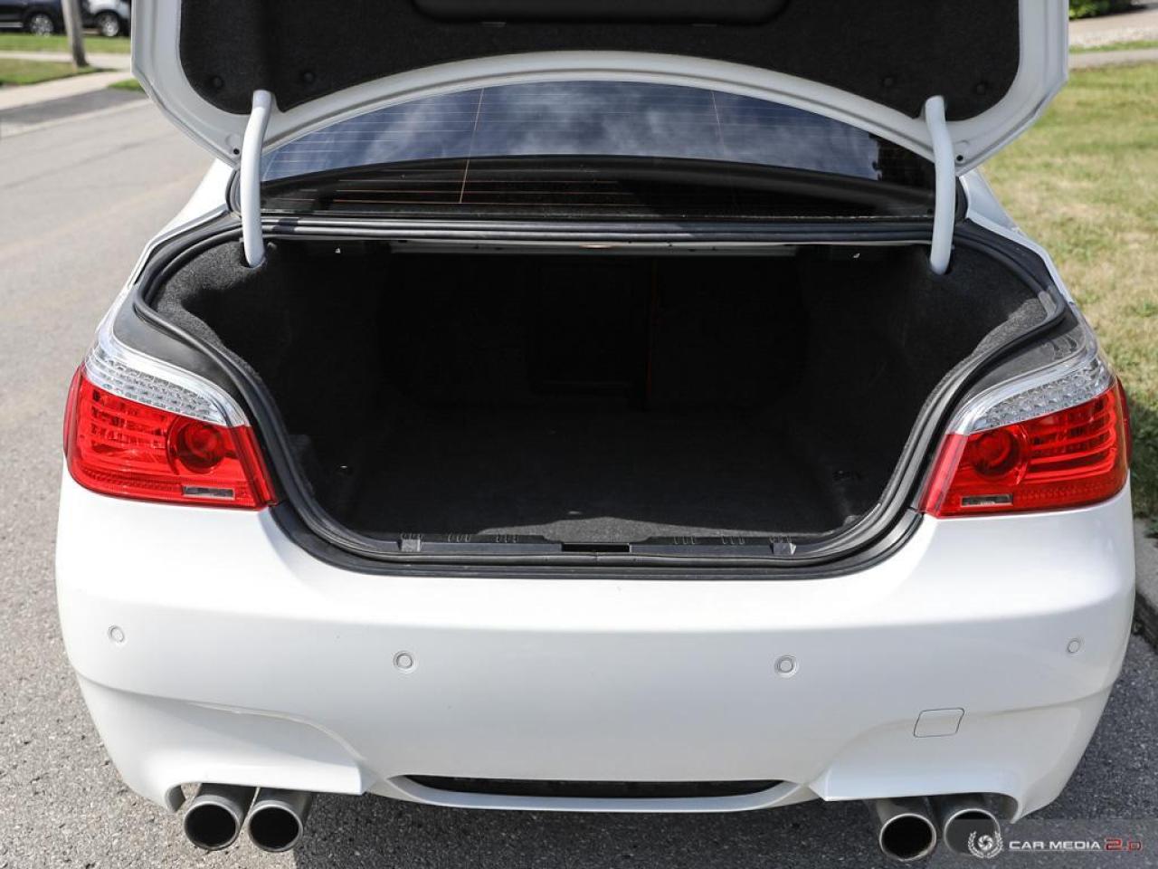 2008 BMW M5 RWD 500HP *Head Up Display, Nav, Red Interior, 99KM* Photo