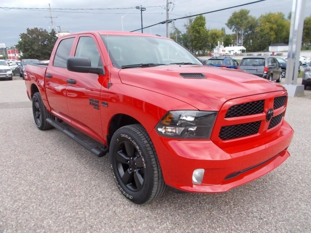 2022 RAM 1500 Classic TRADESMAN Photo2