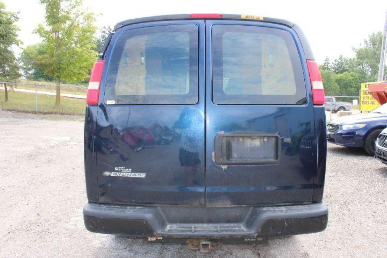 2009 Chevrolet Express  Photo