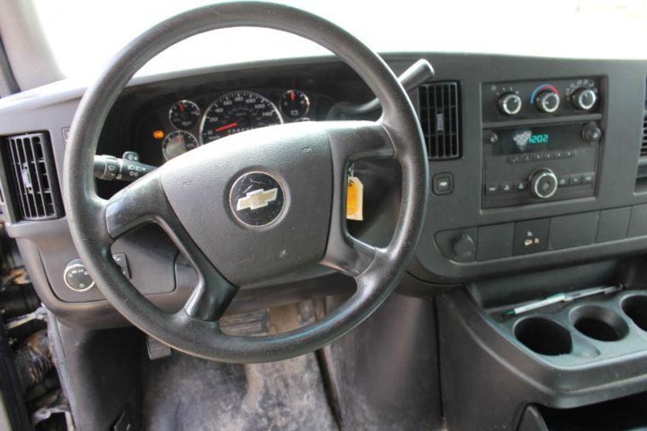 2009 Chevrolet Express  Photo