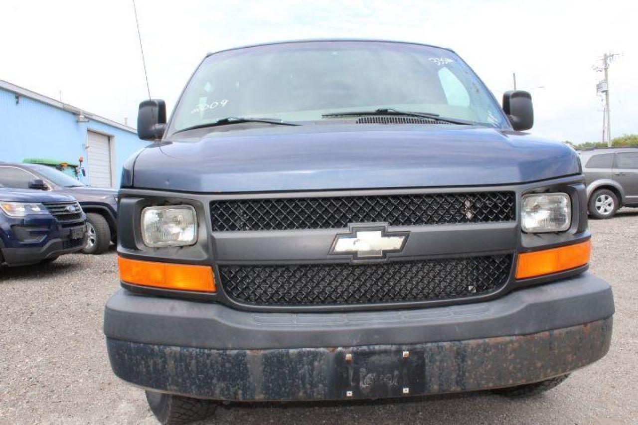 2009 Chevrolet Express  Photo