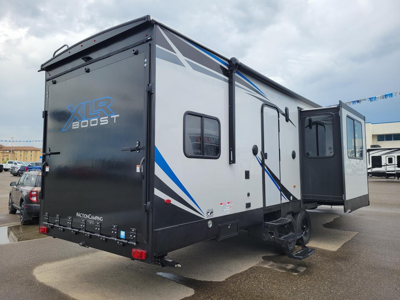 2022 Forest River XLT29QBX-79B TOYHAULER Photo4
