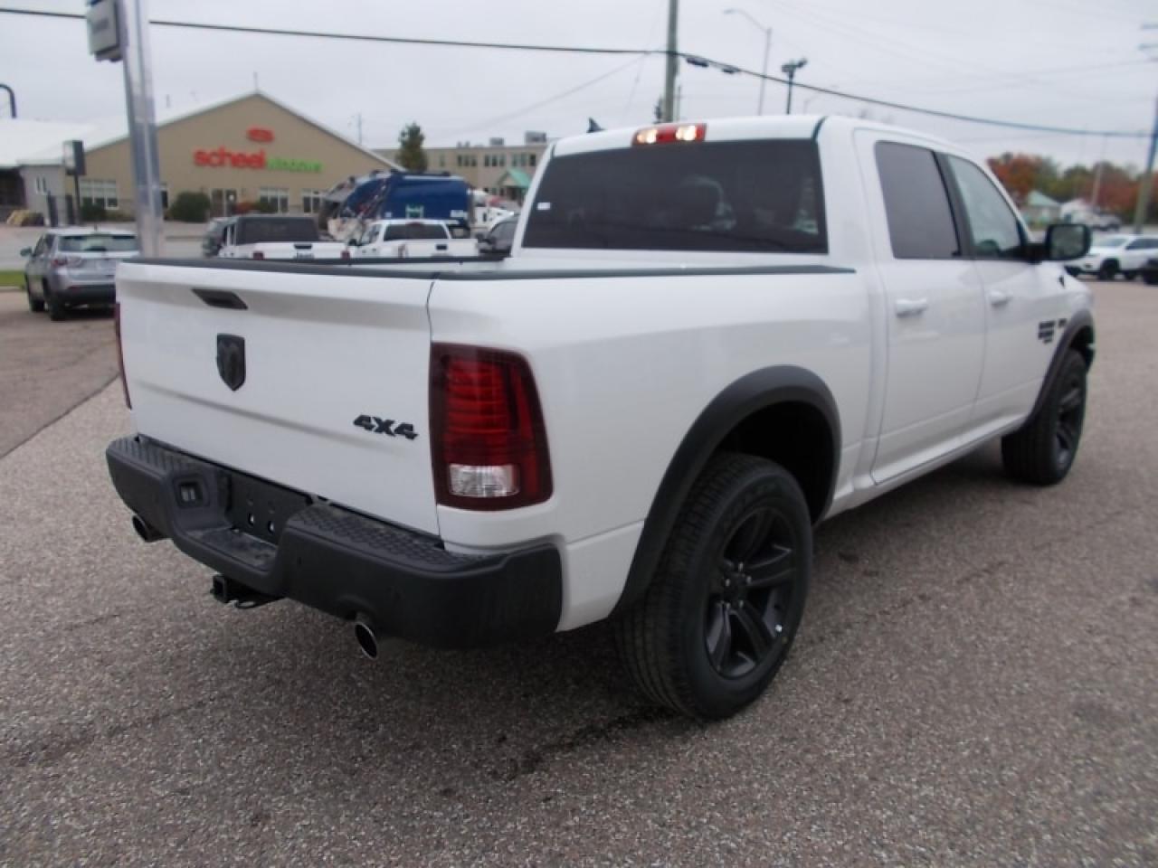 2022 RAM 1500 Classic WARLOCK Photo3