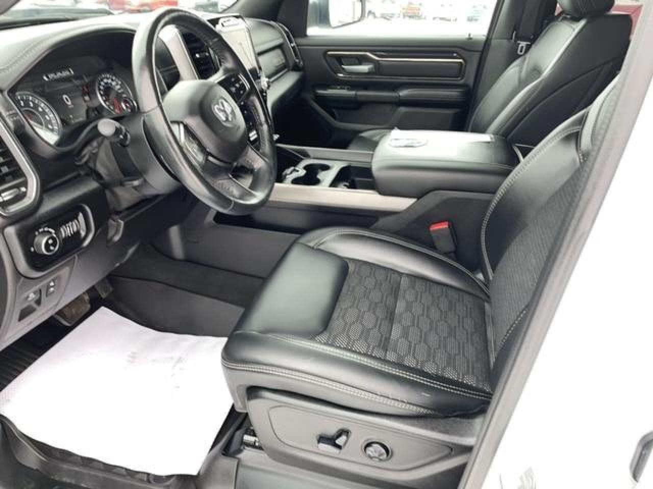 2019 RAM 1500 SPORT,PANARAMIC ROOF,NAV,NO ACCIDENTS Photo2