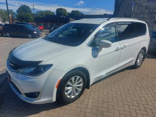 Used 2017 Chrysler Pacifica Touring-L for sale in Sarnia, ON