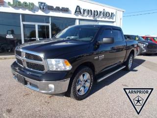 Black beauty !! Hemi dual exhaust and 20 tires Tow package - Back up camera and so muchmore