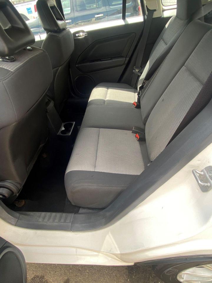 2008 Dodge Caliber SXT - Photo #11