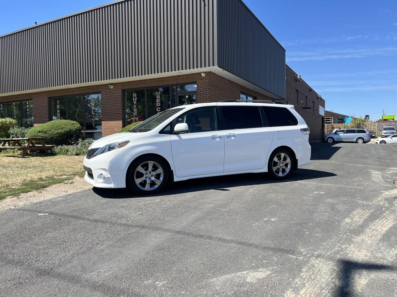 2013 Toyota Sienna 5DR V6 SE 8-PASS FWD /DVD player - Photo #1