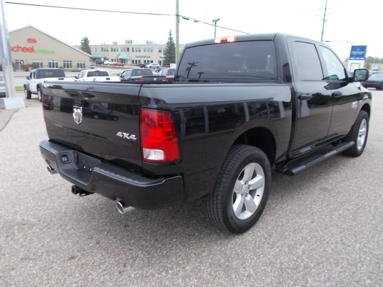 2022 RAM 1500 Classic TRADESMAN Photo3