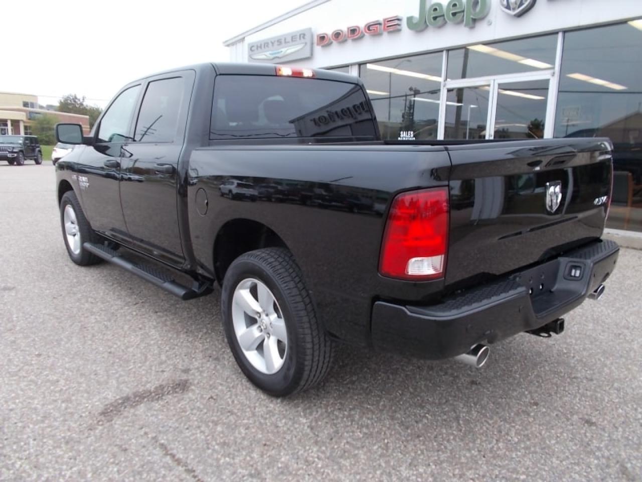 2022 RAM 1500 Classic TRADESMAN Photo4