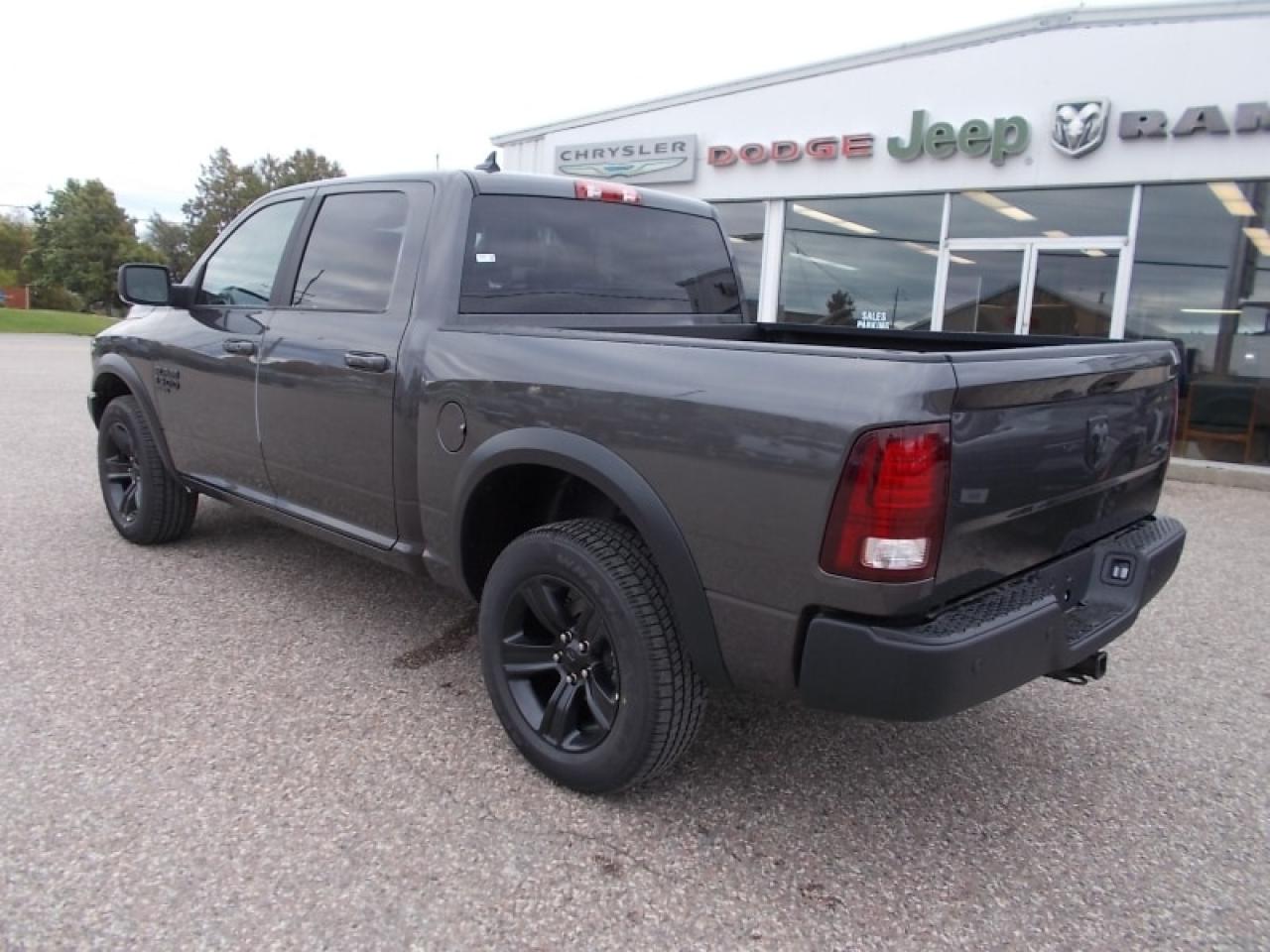 2022 RAM 1500 Classic WARLOCK Photo4