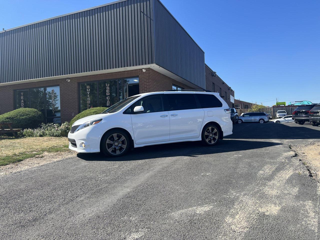 2017 Toyota Sienna 5DR SE 8-PASS FWD - Photo #1